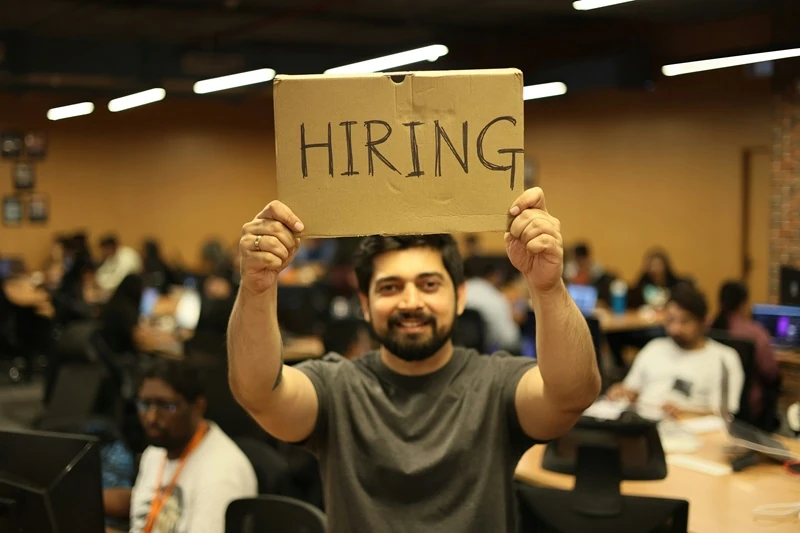 Recrutamento com hunting ativo